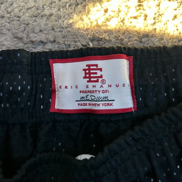 Eric Emanuel shorts black/red - Picture 2 of 3